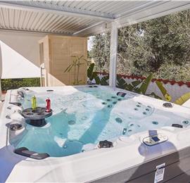 3 bedroom villa with infinity pool, jacuzzi & sauna, Castellammare del Golfo, sleeps 6